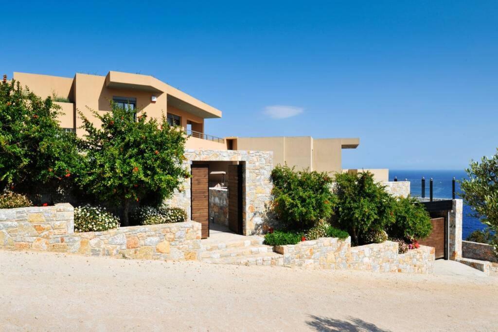 Wonderful Eco Friendly Villa Augustine Ampelo Екстериор снимка